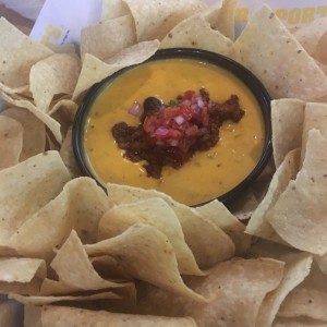 Chili queso dip