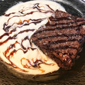 Brownie con helado