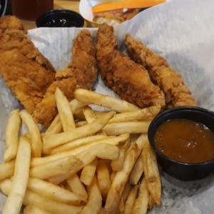 Chicken tenders con papas y salsa teriyaki