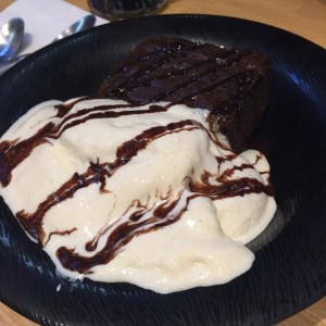 brownie con helado