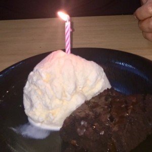 brownie con helado