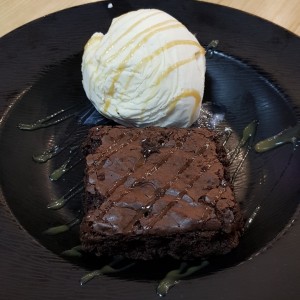 brownie con helado