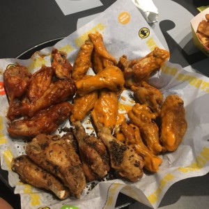 wings large de cuatro sabores: Hot BBQ-Spicy Garlic - lemon zingger- Mild