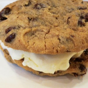 Galletas con helado de vainilla 