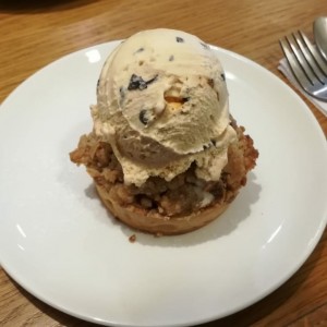 Apple crumble con helado de kroc choc