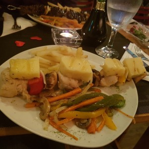 brochet de pollo y queso asado