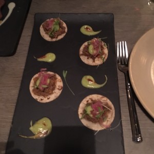 Taquitos de short rib estofado