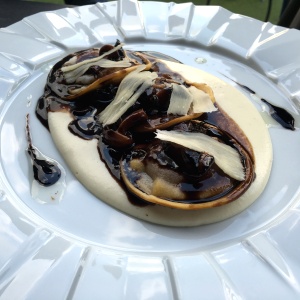 Ravioli de huevo con balsamico y trufa