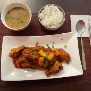 alitas de pollo picantes con sopa de miso 