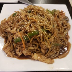 chow mein con pollo