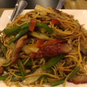 Chow Mein con puerco asado