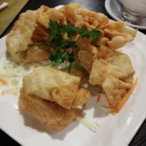 wanton frito con camarones