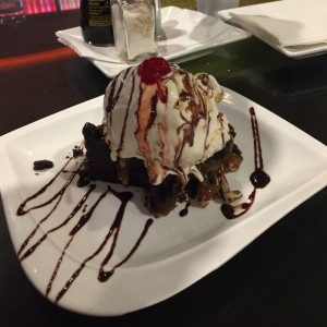 Brownie con helado