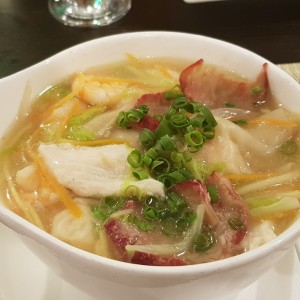 Sopa de wanton mein