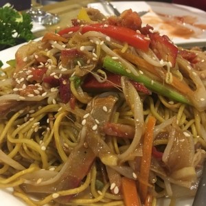 Chow Mein con puerco asado