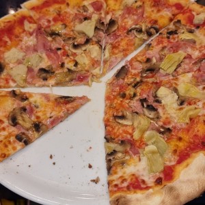 Pizza Tradizionale - Prosciutto e Funghi