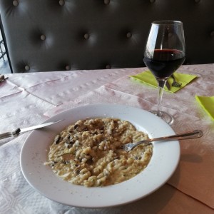 Risotto con hongos frescos y carpaccio de trufa