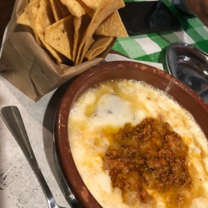 Queso Fundido con Chorizos 