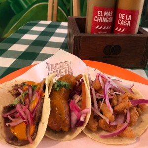 tacos de lengua corvina calamar