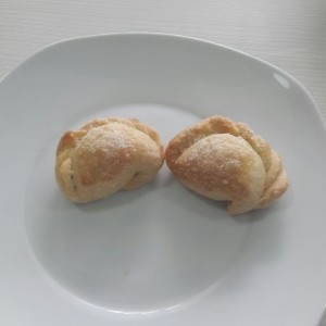 Empanaditas rellenas de queso y guayaba