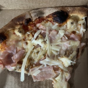 Pizza de pollo y jamon