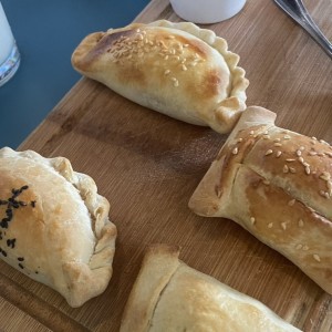 Fiorentina, brava, romana empanadas surtidas 