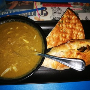 sopa de lenteja + calzone de pepperoni con hongos