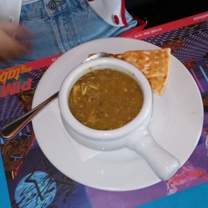 Sopa de lenteja con pollo