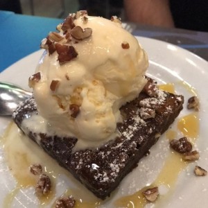 Brownie con helado