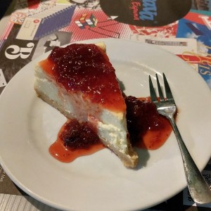 Cheesecake con topping de fresas