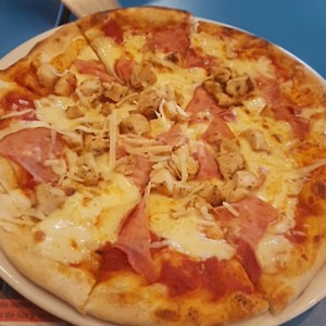 Pizza de pollo toscano