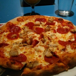 Pizza de Peperoni con Pollo