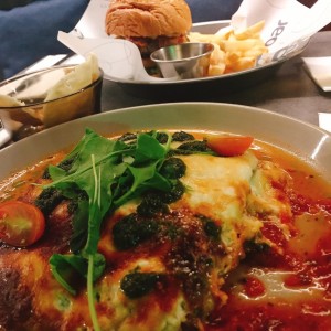 lasagna de berenjenas y hamburguesa