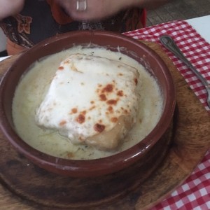 Lasagna de pollo en salsa blanca