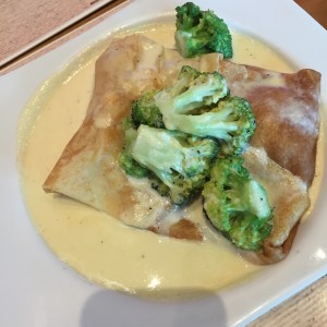 crepe de brocoli con pollo y queso 