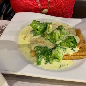 brocoli con pollo y queso