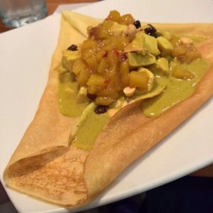 Crepes de pollo al curry con mango chutney