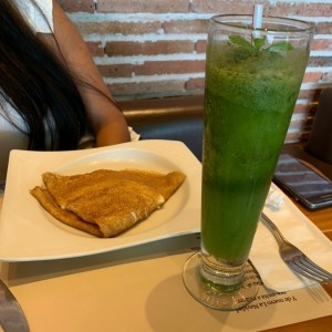 Crepes de Jamon y queso y una rica limonada con hierbabuena