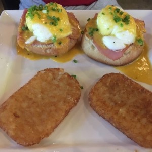 Huevos Benedictos+ papa rayada