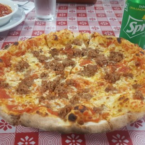 Pizza con bolas de carne