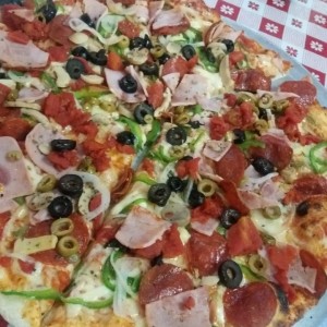 pizza vegetariana con jamon y pepperoni