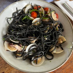 Pasta Negra con Mejillones 