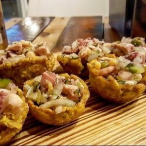 Patacones rellenos con ceviche