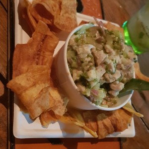 ceviche de corvina morada con salsa de aguacate 