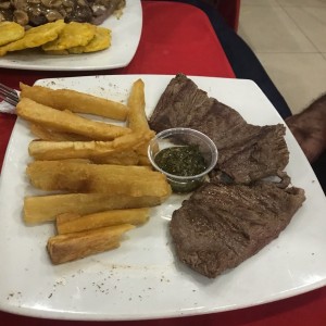 filete a la planca con yuca