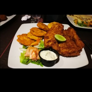 Filete de Pescado Apanado con Patacones