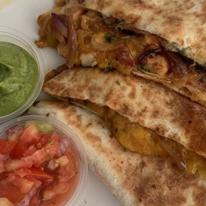 Supreme Quesadilla de Pollo