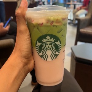 Pink drink, cold foam con matcha