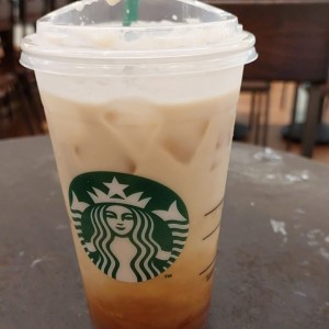 iced capuccino y leche de almendras