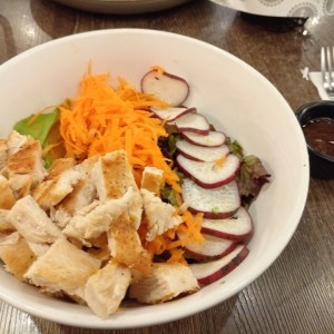 Ensalada fresca con pollo